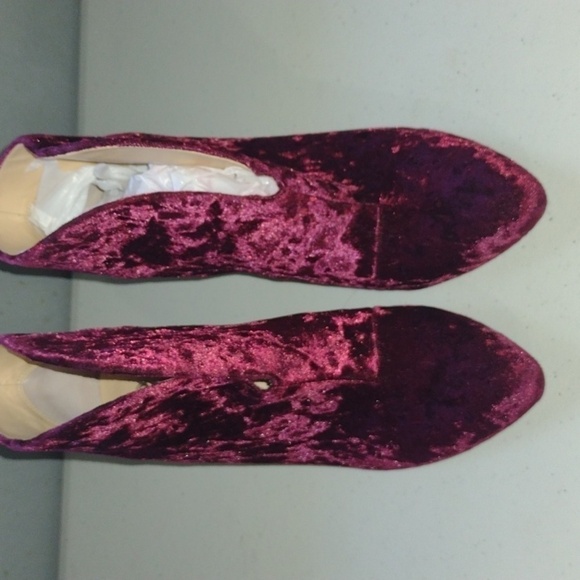 VINCE Camuto Evanata Crushed Velvet Bootie Red size 8.5 - Picture 2 of 14